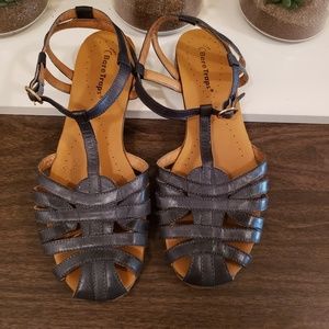 Bare Trap sandals